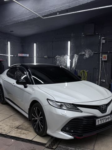 Toyota Camry белая